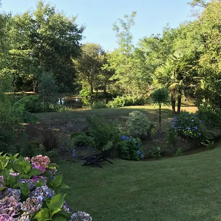Au Domaine De L'etang - Chambres Chez L'habitant Bed & Breakfast