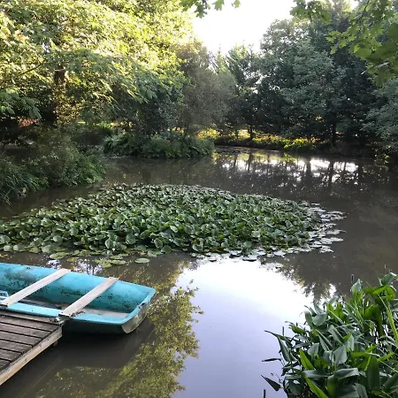 Au Domaine De L'etang - Chambres Chez L'habitant Bed & Breakfast *